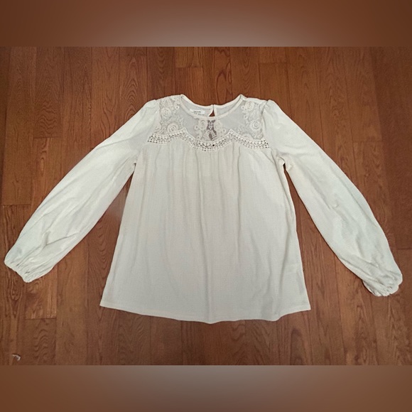 Maurice’s lace front top - Picture 1 of 5